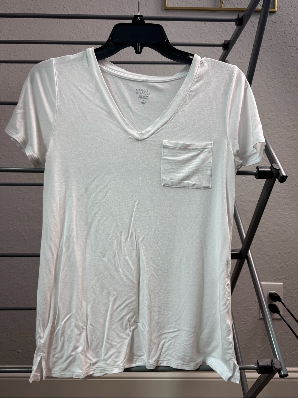 Market & Spruce White V-Neck Pocket Short Sleeve Tee